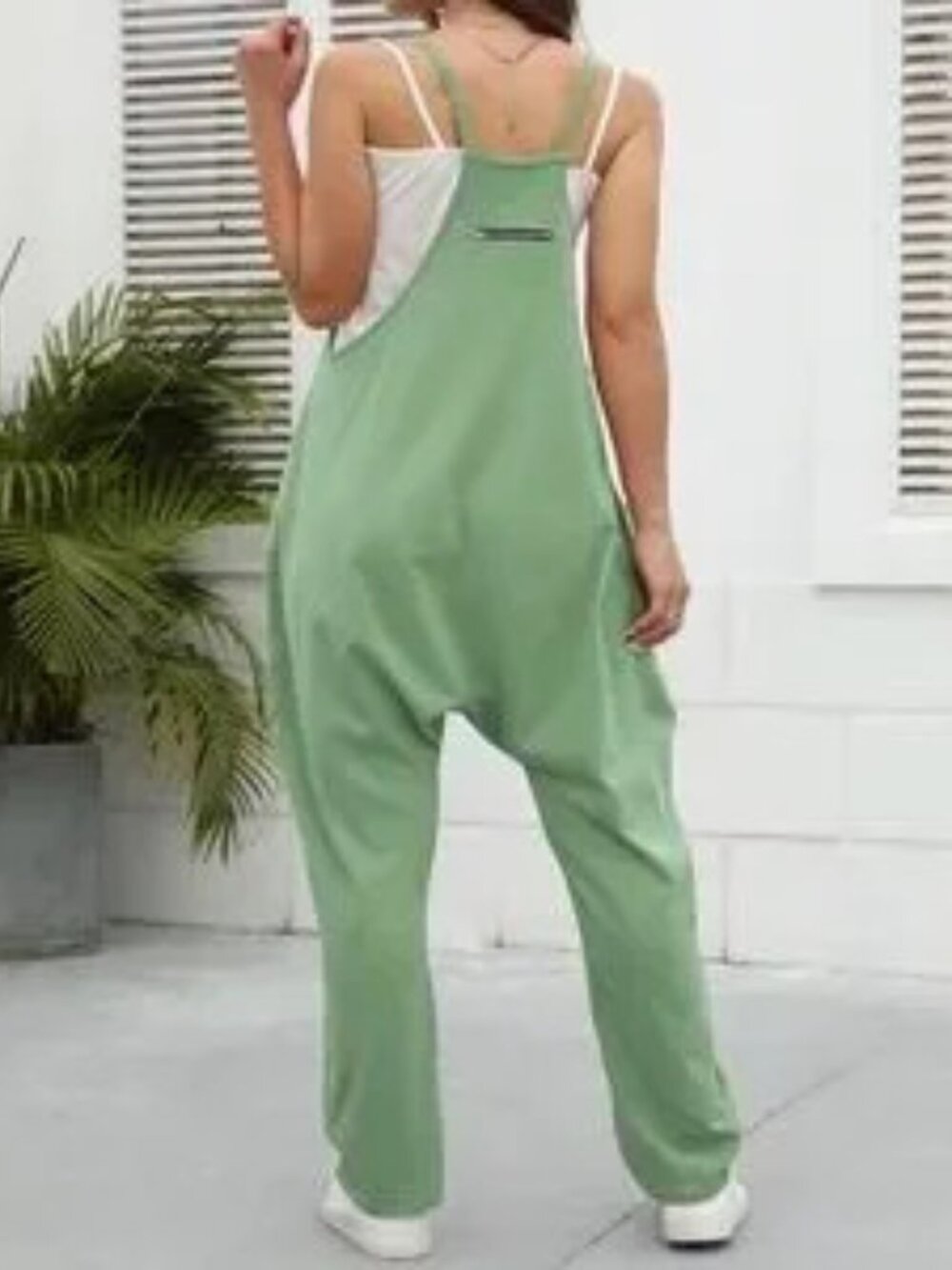 New: Oufeiya Spaghetti Strap Sleeveless Jumpsuit - Picture 4 of 13